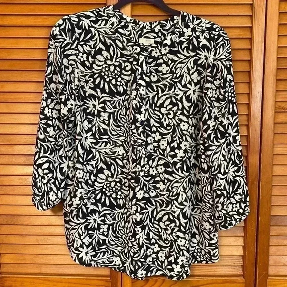 Talbots Black & White Print Blouse Shirt Size Small - Picture 1 of 12